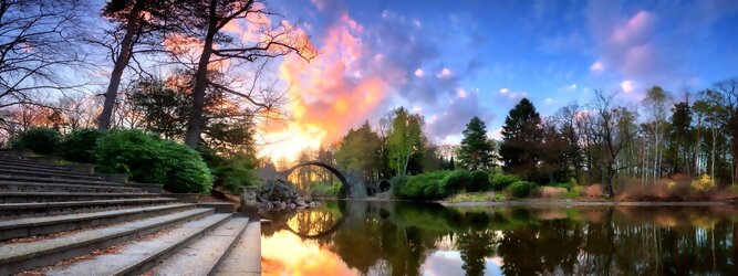 Trip Albanien Reisetipps - Teufelsbrücke wird die Rakotzbrücke in Kromlau, Deutschland, genannt. Ein mystischer, idyllischer wunderschöner Ort; eine wahre Augenweide, wenn sich der Brücken Rundbogen im See spiegelt und zum Kreis vervollständigt. Ein märchenhafter Besuch, im blühenden Azaleen & Rhododendron Park. Der Azaleen- und Rhododendronpark Kromlau ist ein ca. 200 ha großer Landschaftspark im Ortsteil Kromlau der Gemeinde Gablenz im Landkreis Görlitz. Er gilt als die größte Rhododendren-Freilandanlage als Landschaftspark in Deutschland und ist bei freiem Eintritt immer geöffnet. Im Jahr 1842 erwarb der Großgrundbesitzer Friedrich Hermann Rötschke, ein Zeitgenosse des Landschaftsgestalters Hermann Ludwig Heinrich Fürst von Pückler-Muskau, das Gut Kromlau.