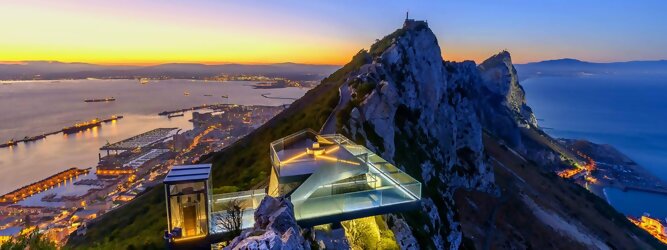 Trip Albanien Reisetipps - Ein ehemaliger militärischer Aussichtspunkt, der in eine hochmoderne Glasplattform und einen Gehweg umgewandelt wurde, der einen unvergleichlichen Blick über das Mittelmeer bietet. Ein ununterbrochener 360º-Panorama-Aussichtspunkt, der so spektakulär ist wie nirgendwo sonst auf der Welt. Betreten Sie die 360-Grad-Umgebung und bekommen Sie ein Gefühl für die Freiheit und die Heiterkeit, die Sie beim Skywalk erleben werden. Die Militärgeschichte Gibraltars während des Zweiten Weltkriegs veranschaulicht Gibraltars Position als britische Festung seit dem frühen 18. Während des Zweiten Weltkriegs spielte Gibraltar eine wichtige Rolle sowohl im Atlantic Theatre als auch im Mediterranean Theatre und kontrollierte praktisch den gesamten Seeverkehr in und aus dem Mittelmeer vom Atlantischen Ozean.